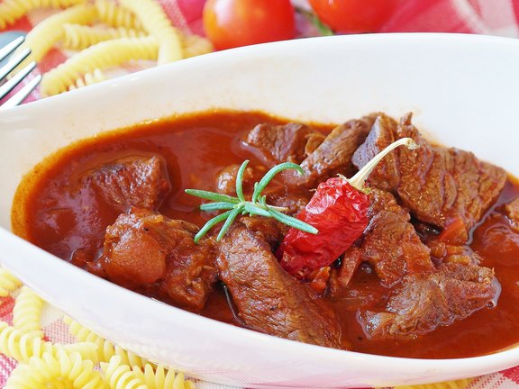 goulash-1696569_1920.jpg